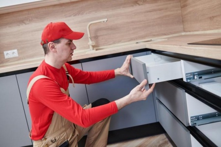 Pourquoi la pose de meubles par des experts fait toute la diff&eacute;rence